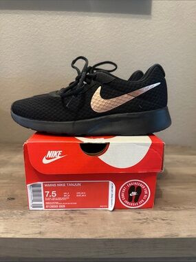 Womens Nike Tanjun Shoes